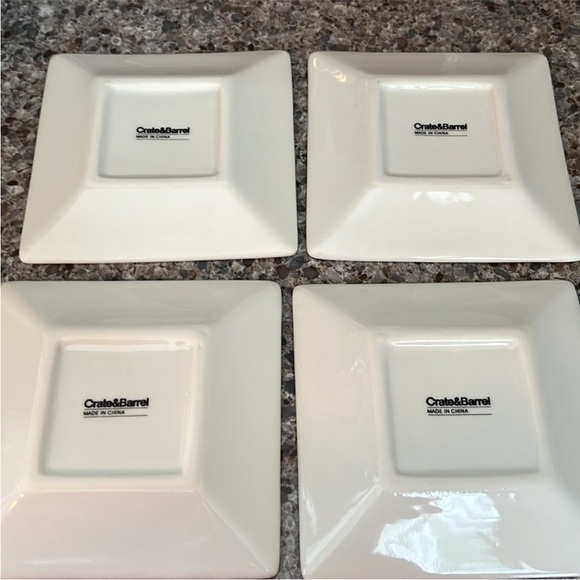 New in box! Set of 4 Crate & Barrel square Christmas tree hors dessert plates - Picture 2 of 8